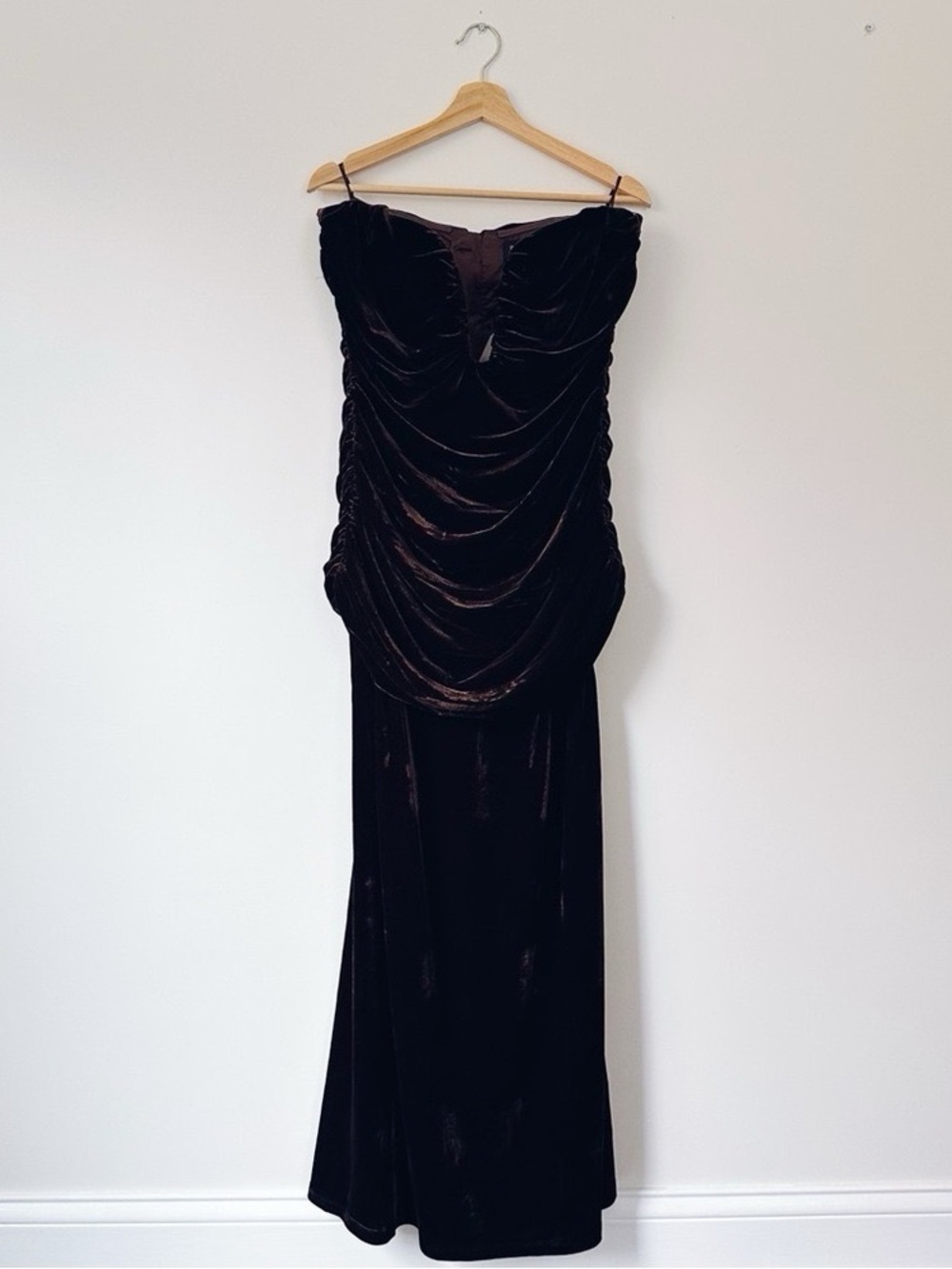 NEW Bardot Elvira Velvet Maxi Dress in Chocolate - Picture 8 of 16